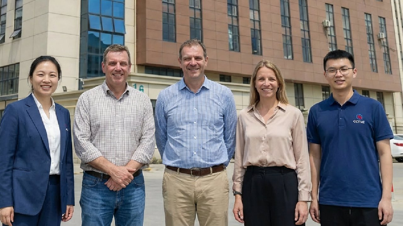 Une délégation industrielle finlandaise visite l'usine et approuve pleinement le projet de ligne de production de comptage visuel de particules